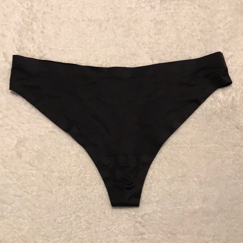 NWOT Victoria’s Secret no show black thong panties Size XL